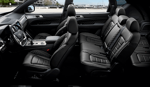 ssangyong-kgm-ASIENTOS-REXTON-NEGRO-1-600x350