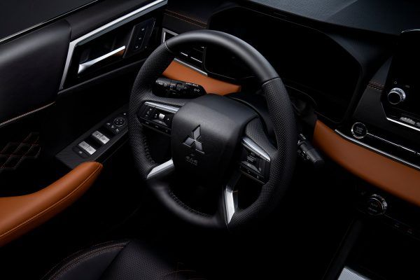 22MY_OL_LHD_FT_Steering-600x400