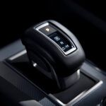 22MY_OL_LHD_SM_ShiftLever_from_LeftSide_3-2