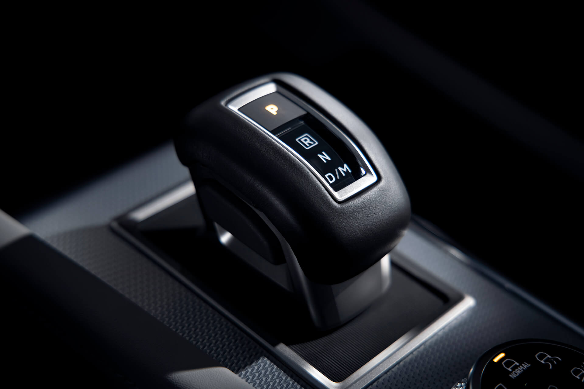 22MY_OL_LHD_SM_ShiftLever_from_LeftSide_3-2