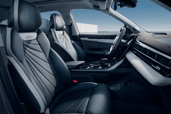 GEELY_STARRAY_INTERIOR_SOFISTICADO-600x400