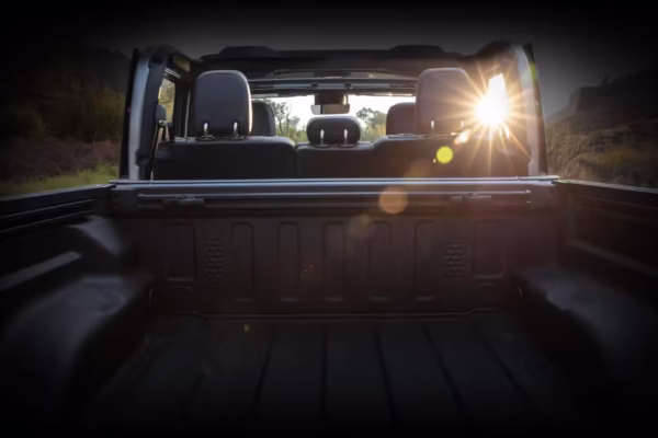 MY23-Gladiator-Exterior-Hero-Truck-Bed-Desktop.jpg.img_.1440-600x400