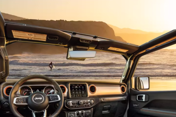 MY23-Gladiator-Interior-Hero-Beach-Hero-Desktop.jpg.img_.1440-600x400