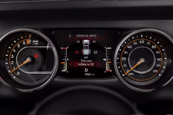 MY23-Gladiator-Safety-Security-SDP-Blurb-Rail-Tire-Pressure-Monitoring-Desktop.jpg.img_.1440-600x400