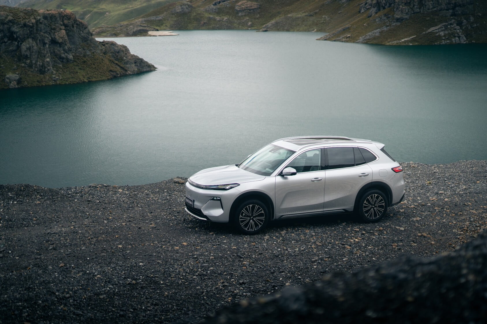 Geely-EX5-EM-I-cordillera-2