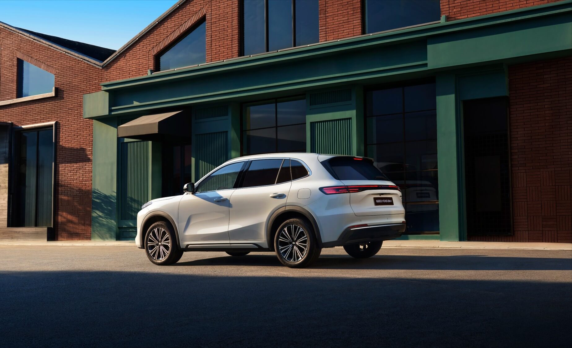 Geely-EX5-EM-I-lateral